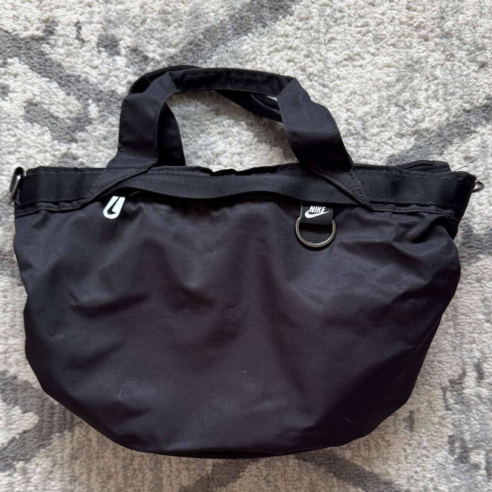 Nike Sportswear Futura Luxe Tote (10L)